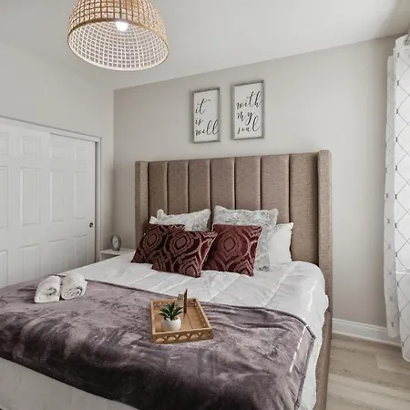 5Br 3Ba Home - King Beds - Fast Wifi Home